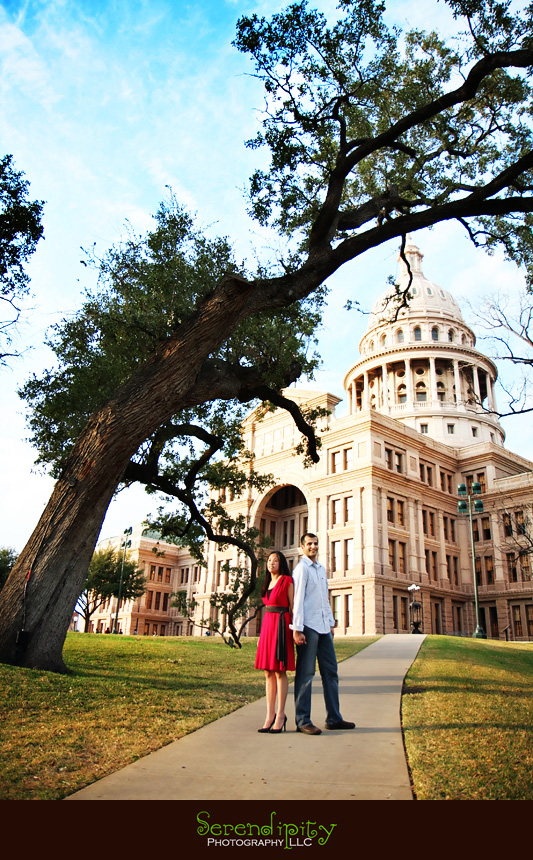 engagement session at the texas state capitol