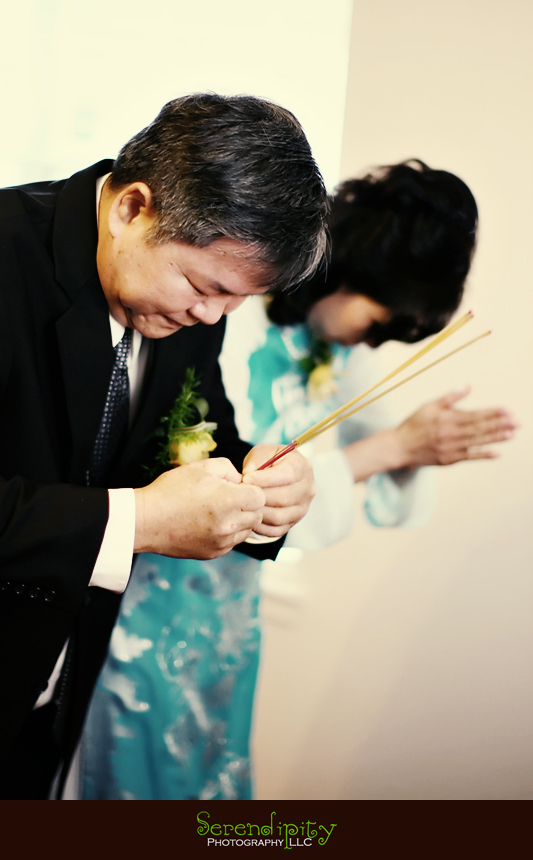  tea ceremony, Buddhist temple, kim son, Vietnamese wedding, parents paying respect to their ancestors
