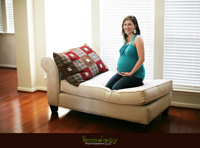 beautiful pose on couch, maternity