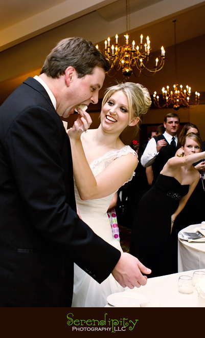 houston wedding photographer, bride feeding cake