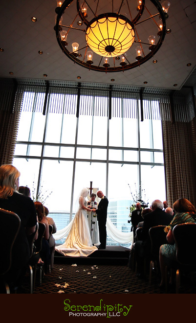 houston wedding photographer, wedding ceremony, petroleum club