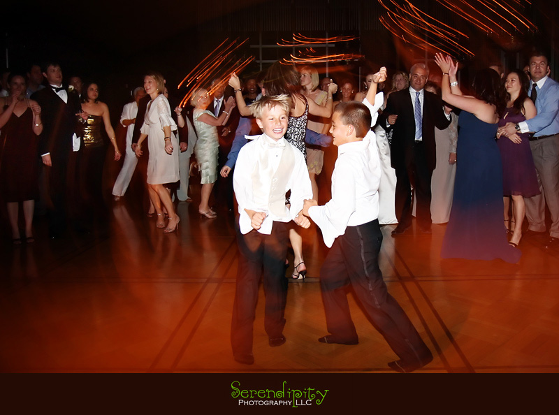 houston wedding photographer, wedding reception, dancing, petroleum club