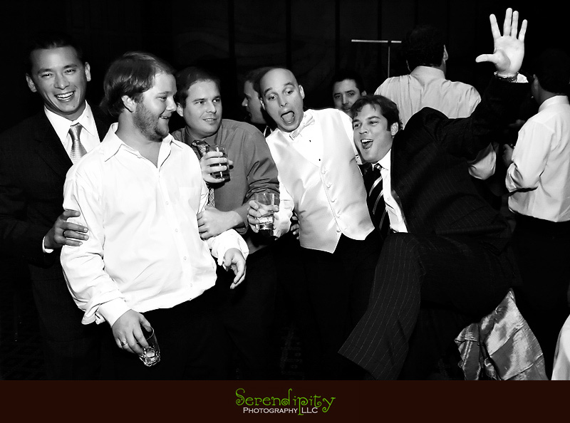 houston wedding photographer, wedding reception, dancing, petroleum club