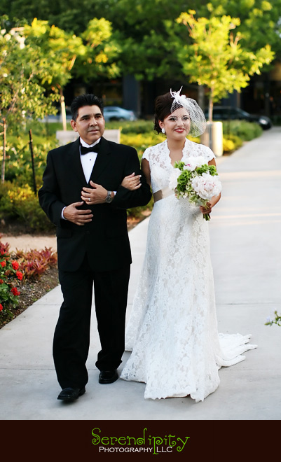houston wedding photographer, discovery green, the grove, bride walking towards the ceremony