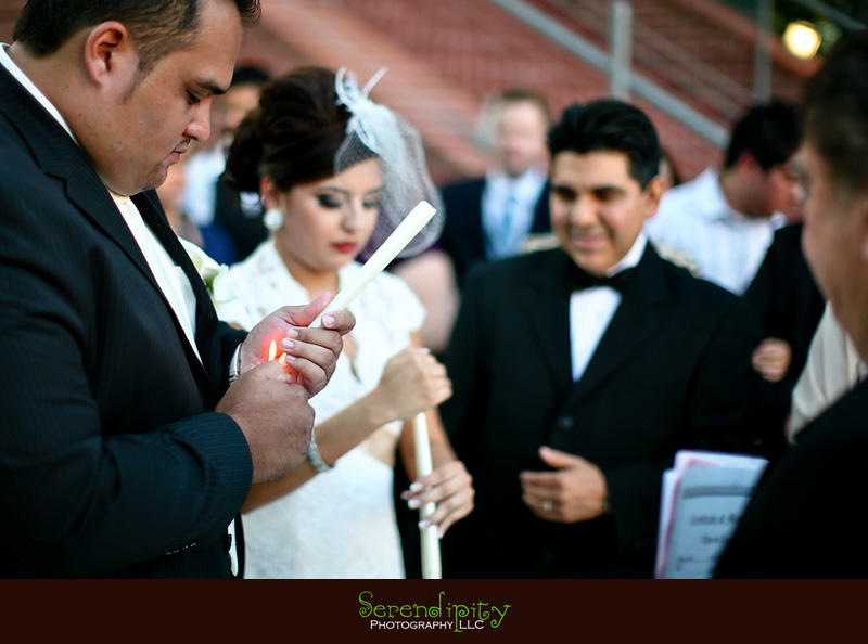 houston wedding photographer, discovery green, the grove, lighting the candles