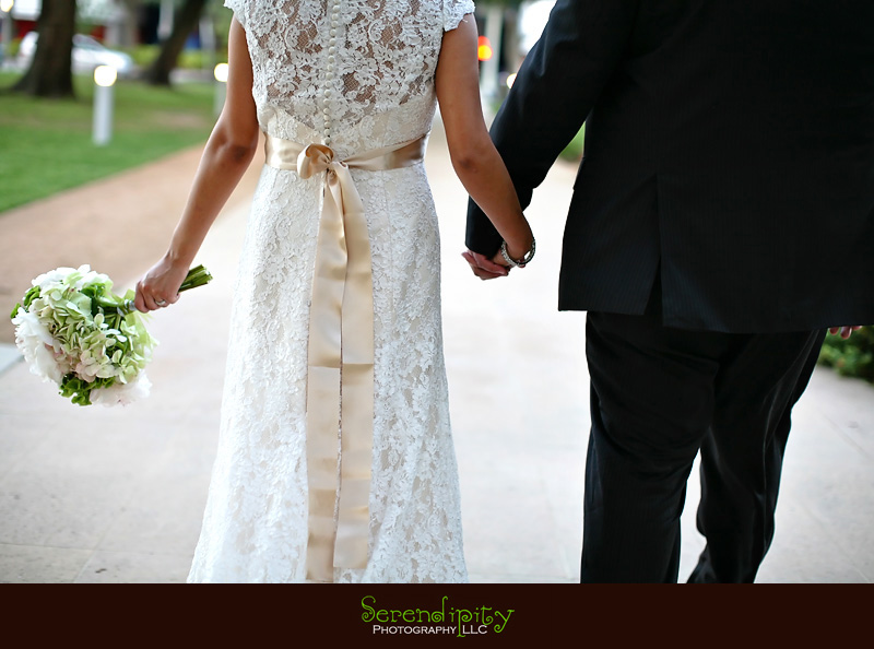 houston wedding photographer, discovery green, the grove, married couple taking relaxed portraits