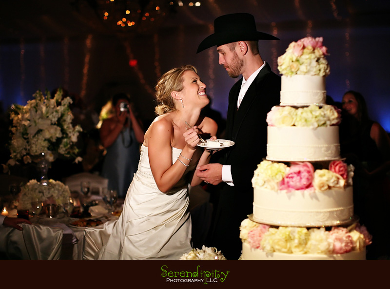 Houston wedding photographer, St Michael Catholic Church, Houstonian Resort and Spa, cake cutting