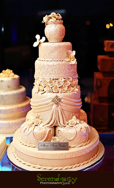 Houston wedding photographer, Villa Rinata, exquisite cake