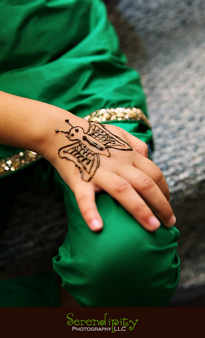 Houston wedding photographer, Destination Wedding Photography, Indian hand painting, henna, mehndi