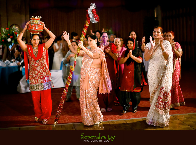 Houston wedding photographer, Destination Wedding Photography, dancing starts