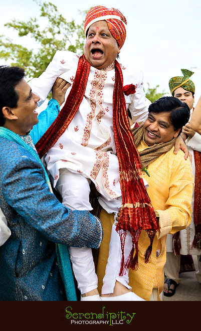 Houston wedding photographer, Hindu Temple, Hindu Wedding, Indian Wedding, groom's dad dancing