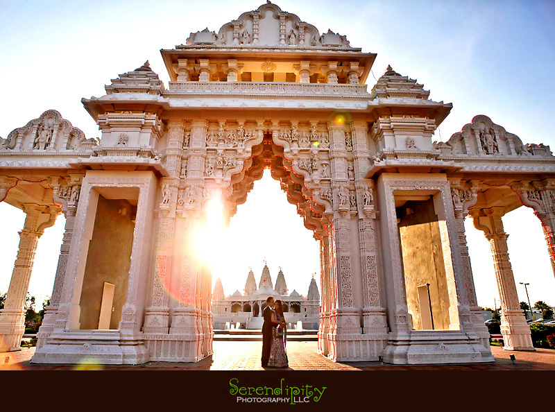 Houston wedding photographer, Hindu Temple, Hindu Wedding, Indian Wedding, bride and groom portrait in front of hindu temple