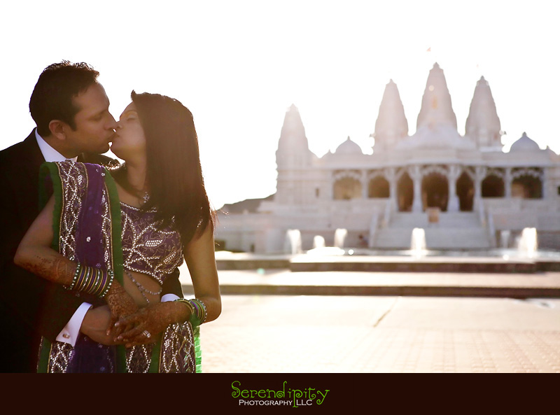 Houston wedding photographer, Hindu Temple, Hindu Wedding, Indian Wedding, bride and groom portrait at hindu temple