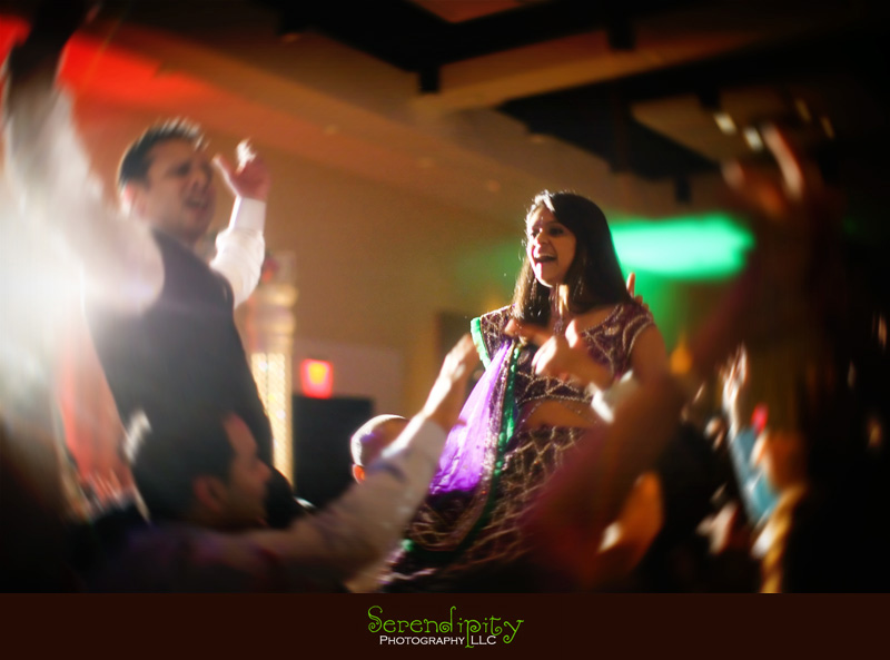 Houston wedding photographer, Hindu Temple, Hindu Wedding, Indian Wedding, bride and groom dancing