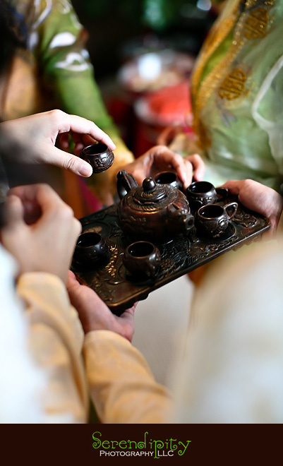 Houston wedding photographer, Vietnamese Wedding, serving tea during tea ceremony