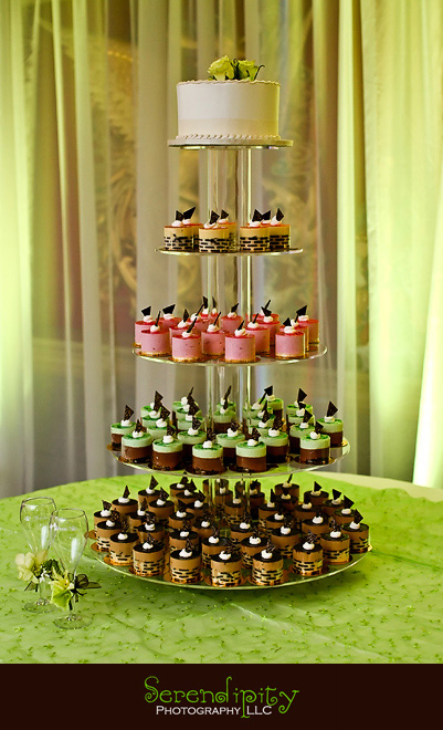Houston wedding photographer, Vietnamese Wedding, wedding cake