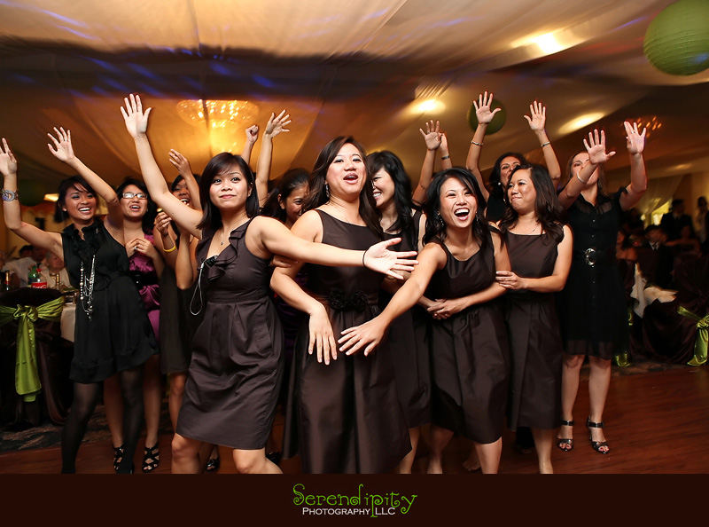 Houston wedding photographer, Vietnamese Wedding, girls going for the bouquet