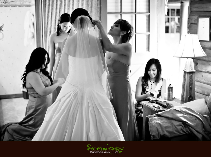 Houston wedding photographer, Vietnamese Wedding, Korean Wedding, final touches for the bride