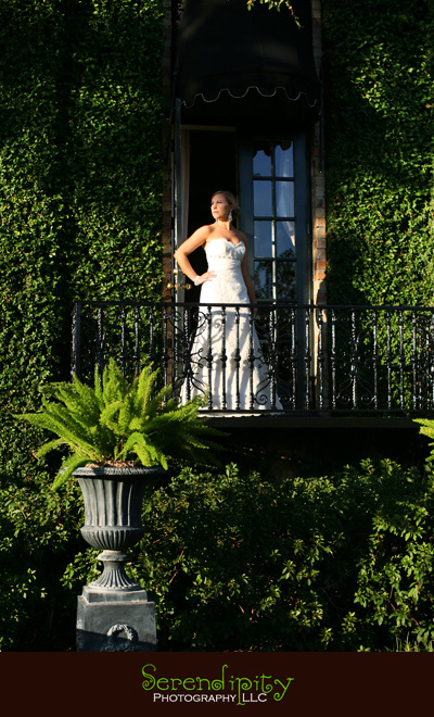 Courtyard on St James Place, Uptown Houston, bridal portrait, Houston Wedding photographer