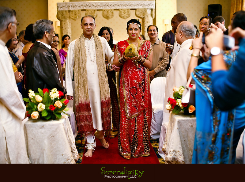 Houston Indian wedding photography, Marriott Hotel, Indian bride procession