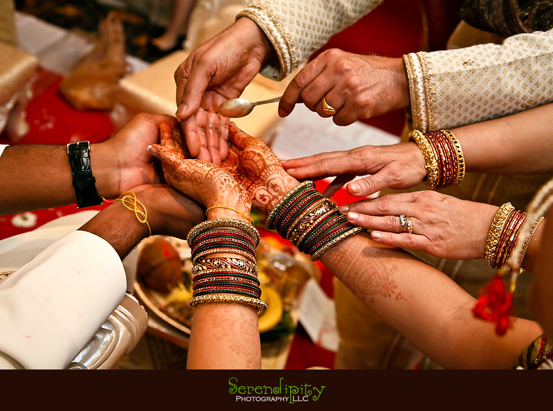 Houston Indian wedding photography, Marriott Hotel, Indian ceremony, closeup on the hands