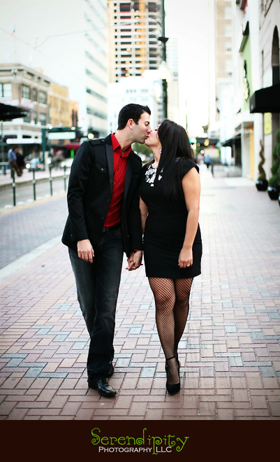 Houston Engagement Photography, Houston Wedding Photographer, Houston Downtown, Houston Evening Engagement Session, Night time engagement session, Houston Urban Engagement Pictures, Engagement Session in Downtown Houston, Houston Skyline