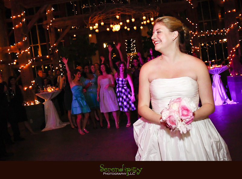 Austin wedding photography, outdoor ceremony, Barr Mansion, bouquet toss