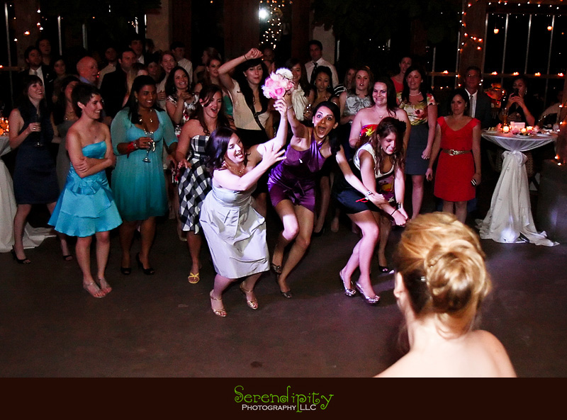 Austin wedding photography, outdoor ceremony, Barr Mansion, single ladies trying to catch the bouquet